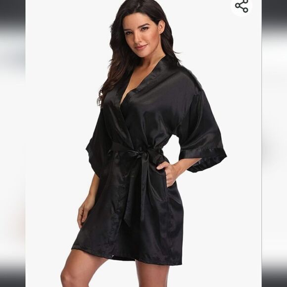 Black silky robe sz medium - Picture 1 of 7
